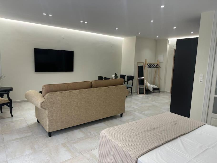 Eclectic Apartment Near Downtown Heraklion  ภายนอก รูปภาพ