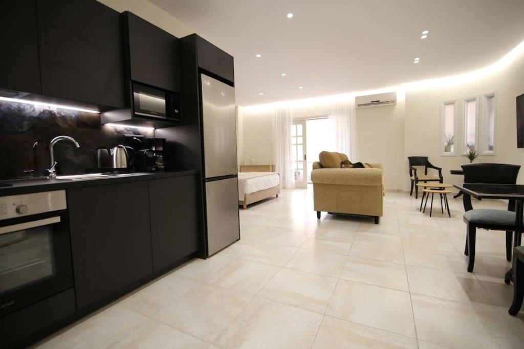 Eclectic Apartment Near Downtown Heraklion  ภายนอก รูปภาพ