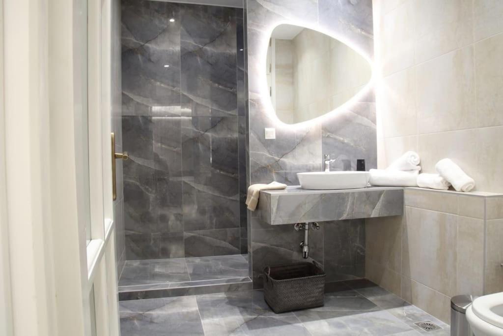 Eclectic Apartment Near Downtown Heraklion  ภายนอก รูปภาพ