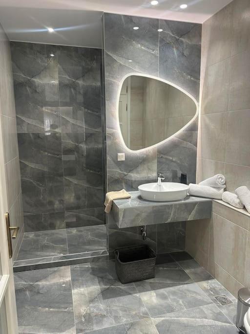 Eclectic Apartment Near Downtown Heraklion  ภายนอก รูปภาพ