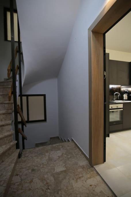 Eclectic Apartment Near Downtown Heraklion  ภายนอก รูปภาพ